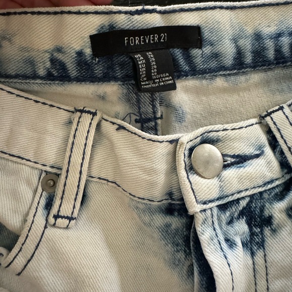 Forever 21 Acid Wash Denim Jean Shorts Distressed size 26 - Picture 4 of 6